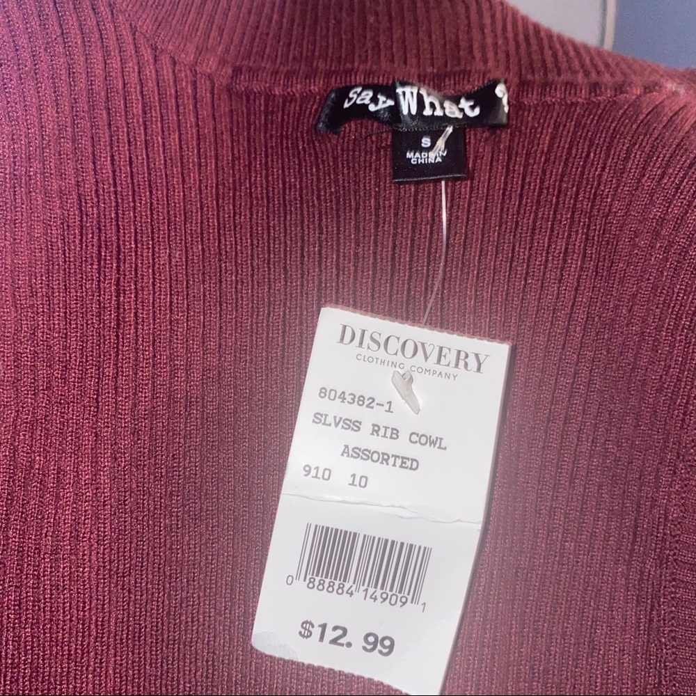 Maroon Sleveless Turtle Neck - Picture 3 of 3